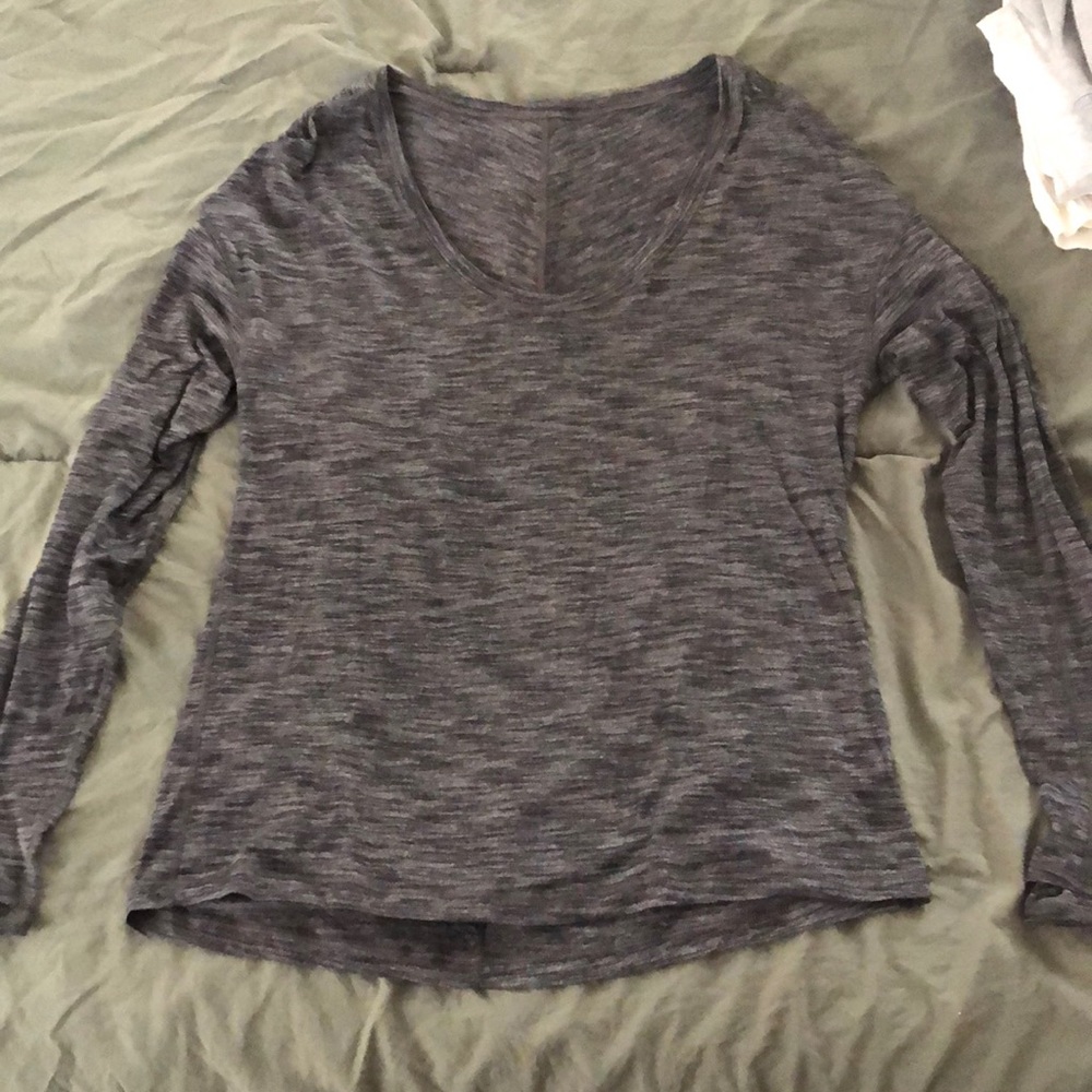 Lululemon heather gray long sleeve size 6